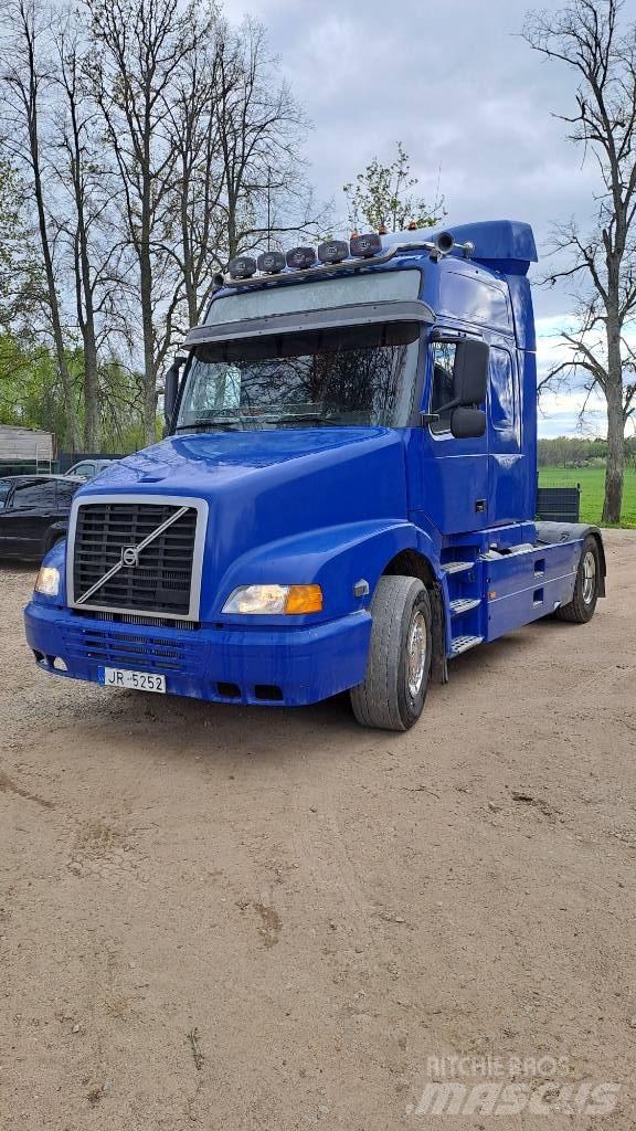 Volvo NH 12 وحدات الجر