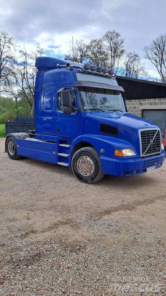 Volvo NH 12 وحدات الجر
