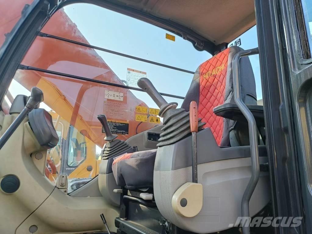 Hitachi ZX 250 LC حفارات زحافة