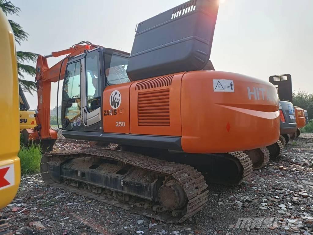 Hitachi ZX 250 LC حفارات زحافة