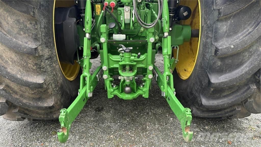 John Deere 6M240 الجرارات