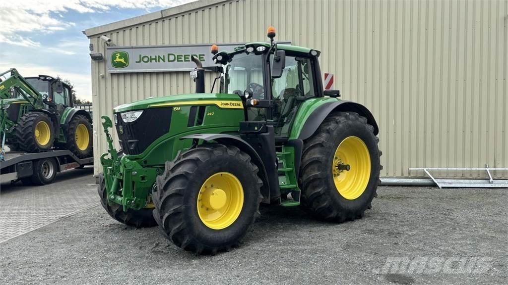 John Deere 6M240 الجرارات