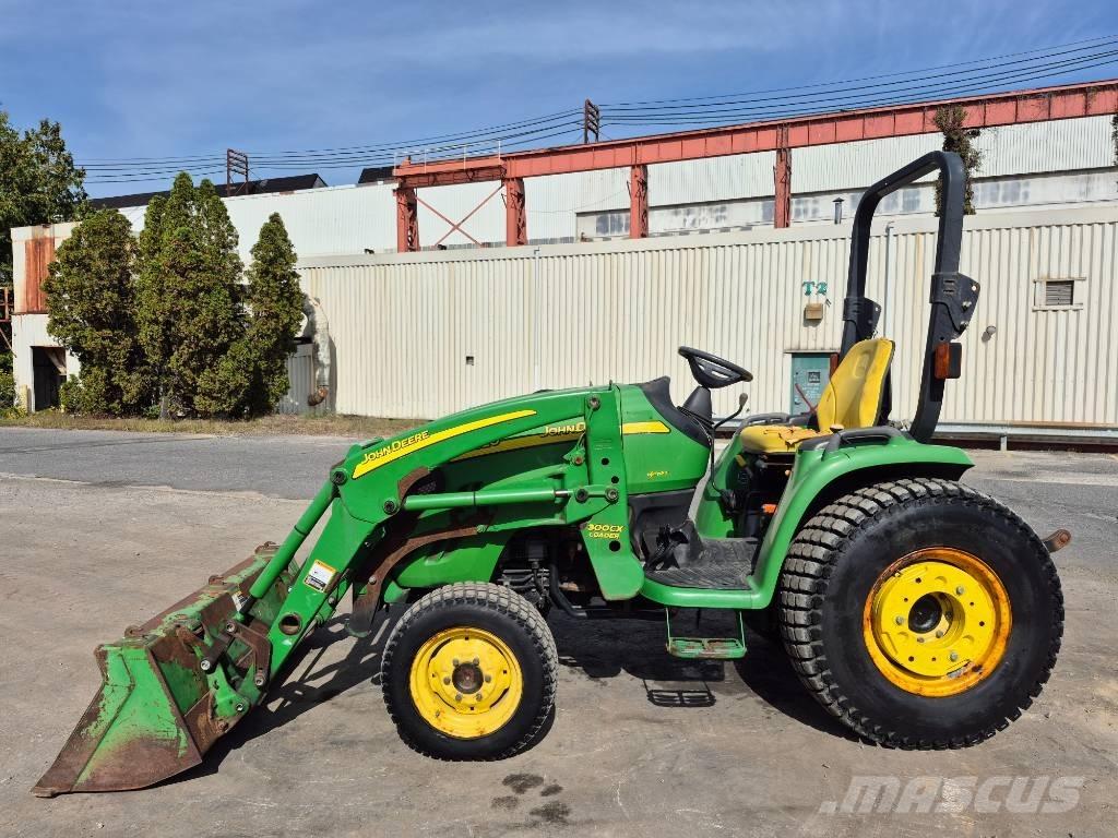 John Deere 3520 جرارات مدمجة