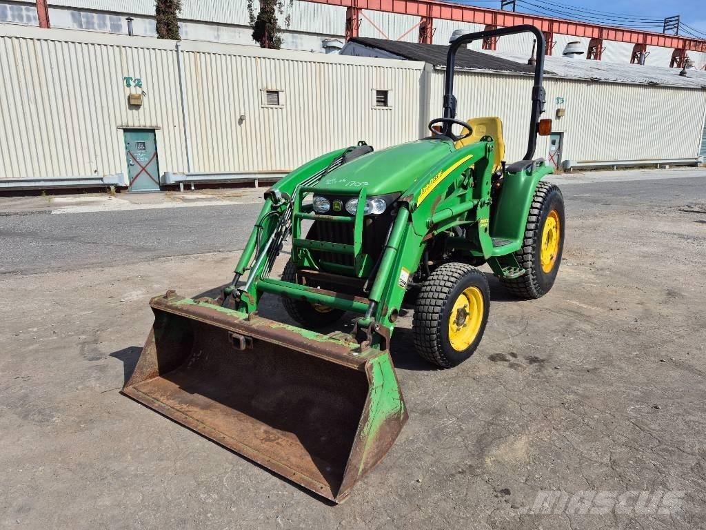 John Deere 3520 جرارات مدمجة