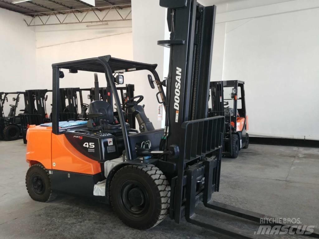Doosan D45 SC-5 شاحنات الديزل