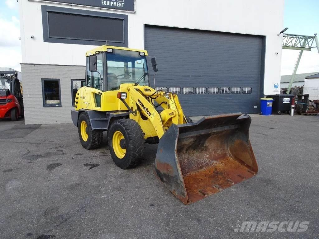Komatsu WA65-3 لوادر بعجل