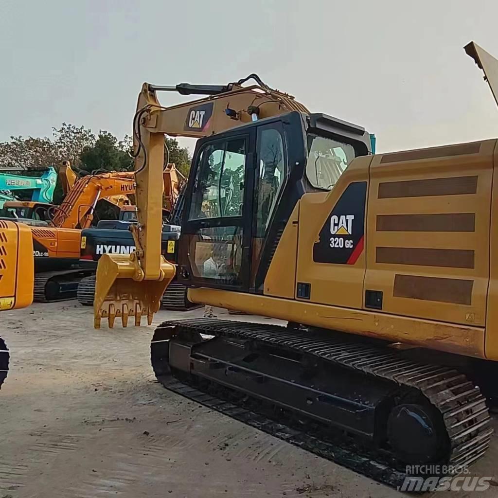 CAT 320GC حفارات زحافة