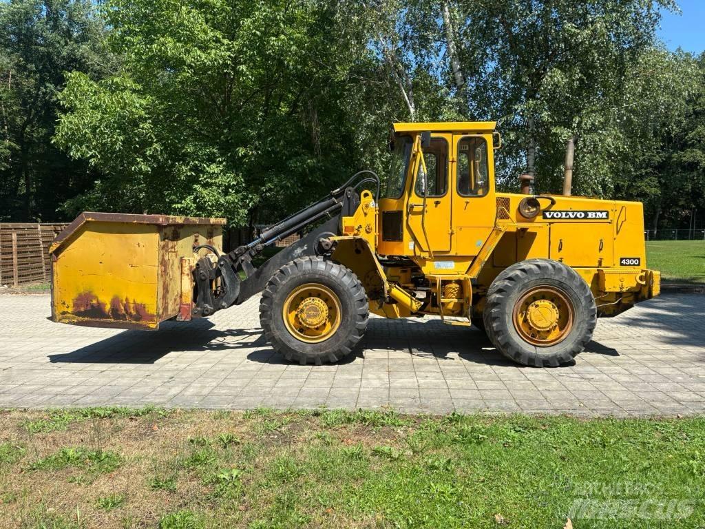 Volvo BM 4300 لوادر بعجل