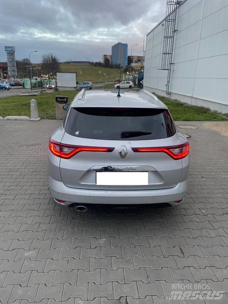 Renault Megane سيارات