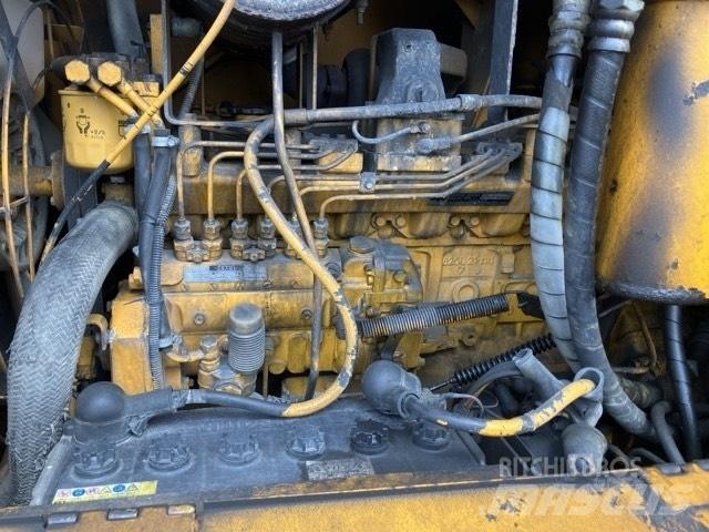 Komatsu GD 405 A-2 معدات تمهيد الطرق