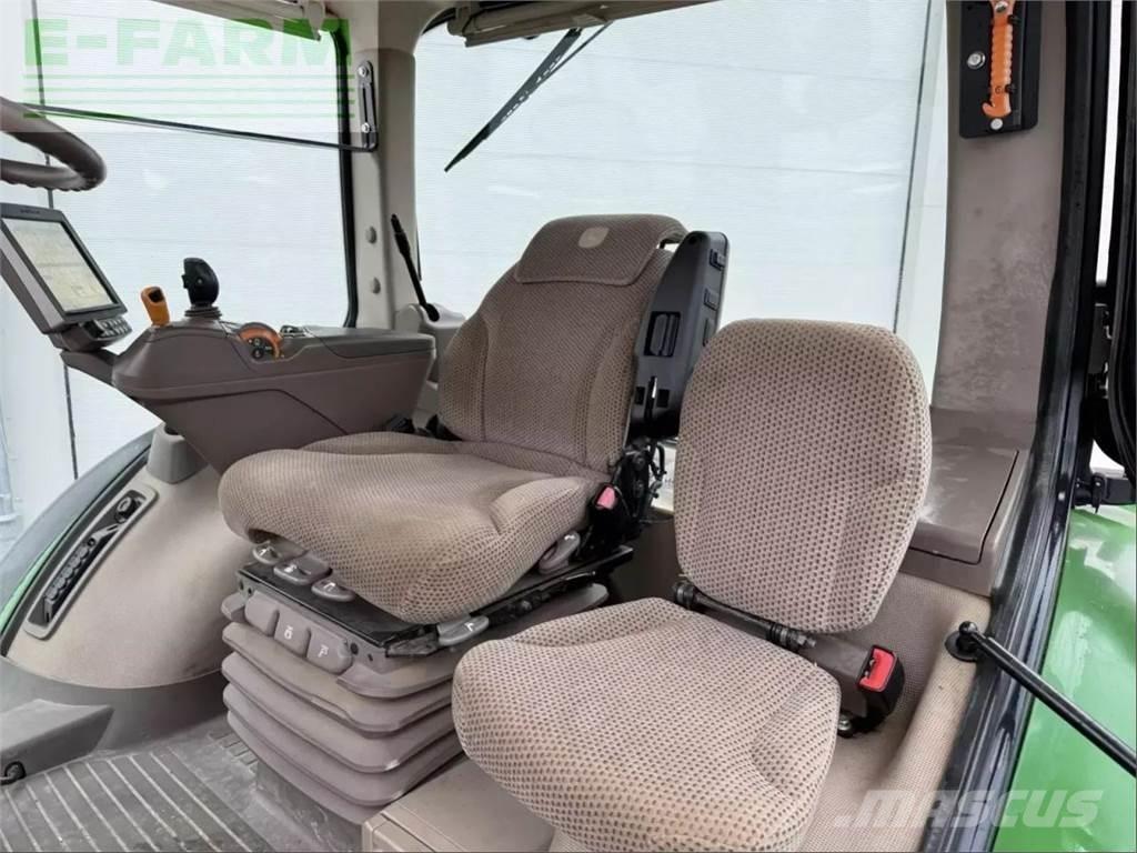 John Deere 8320 r الجرارات
