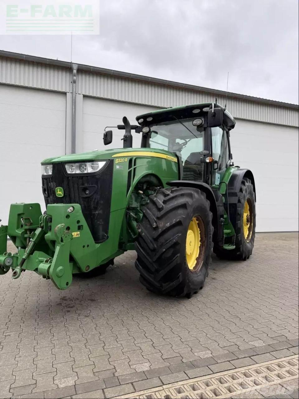 John Deere 8320 r الجرارات