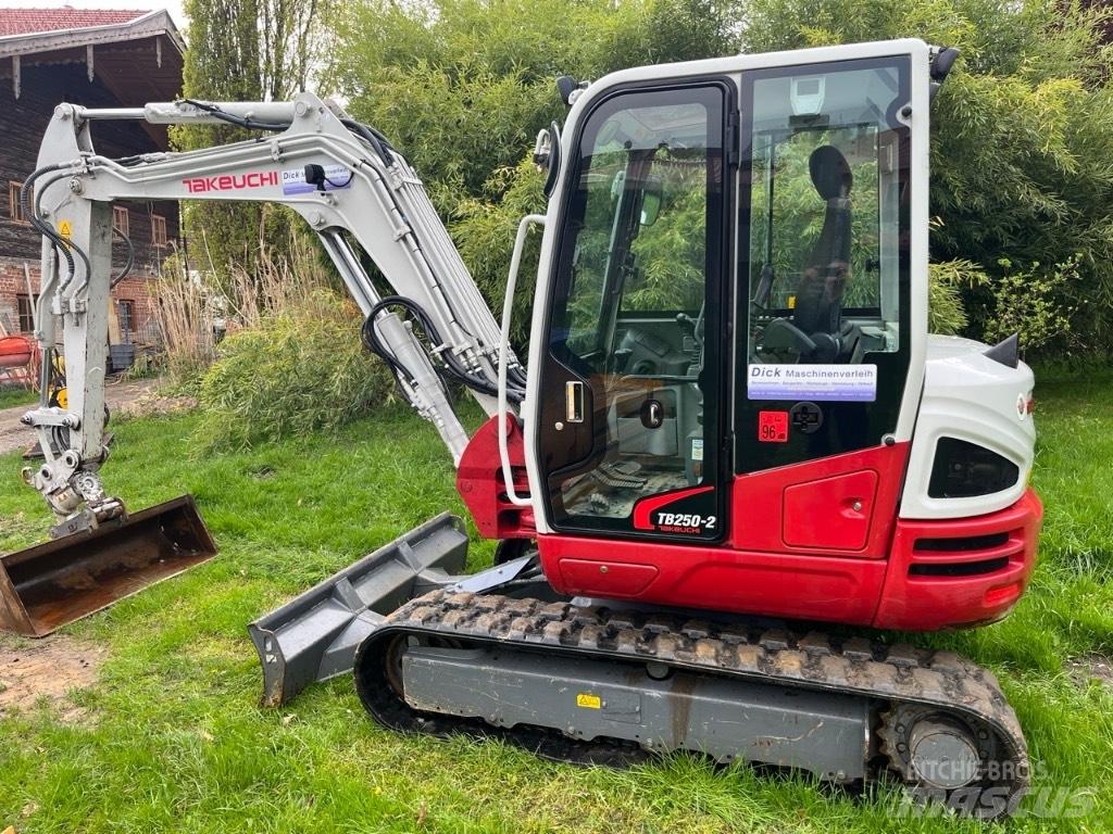 Takeuchi TB250-2 حفارات صغيرة أقل من 7 طن (حفارات صغيرة)