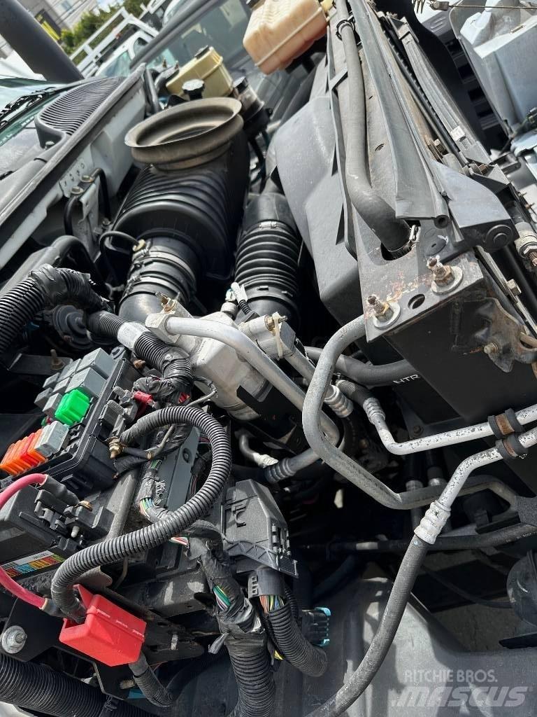 GMC Topkick C 6500 شاحنات بمقصورة وهيكل