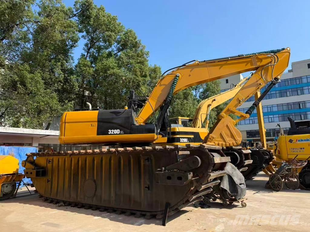 CAT 320 D2 الحفارات البرمائية