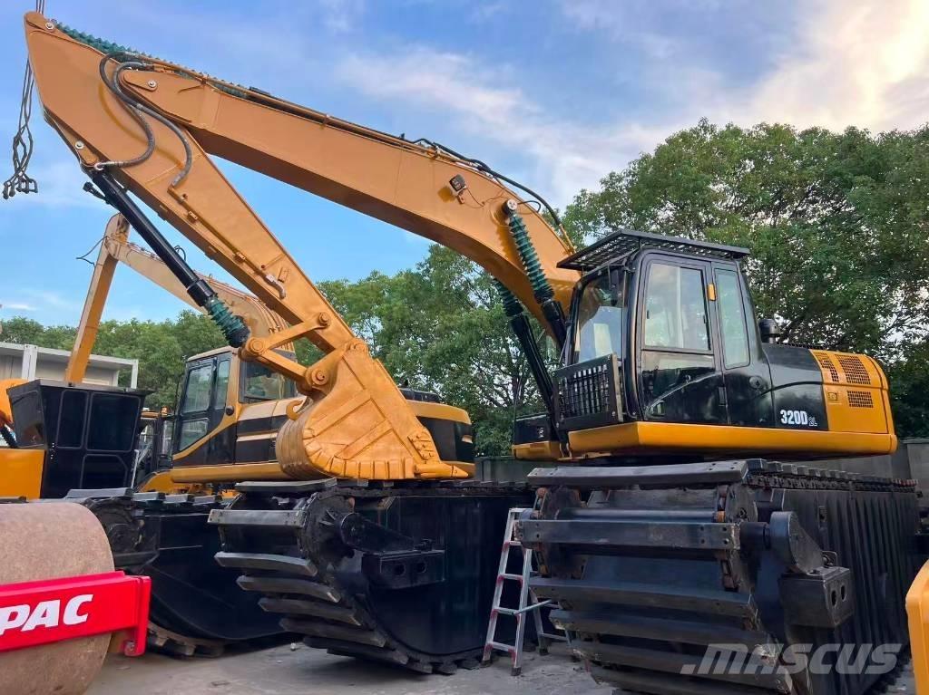 CAT 320 D2 الحفارات البرمائية