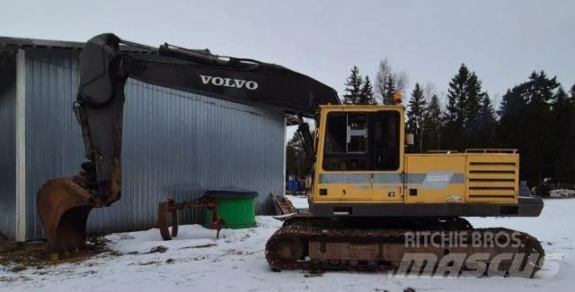 Volvo EC 230B حفارات زحافة