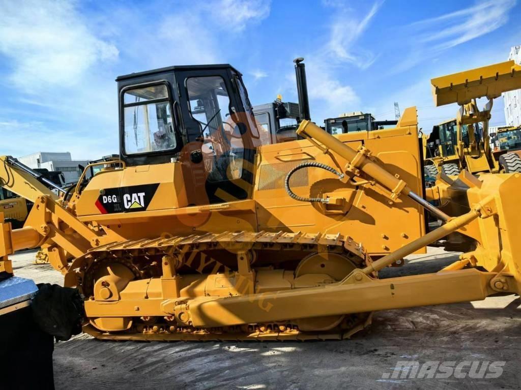CAT D6G بلدوزرات مجنزرة