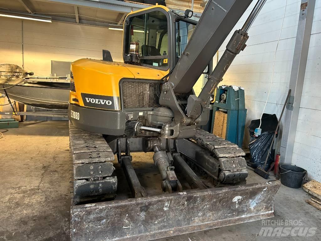 Volvo ECR 88 D حفارات وسط 7 طن - 12 طن