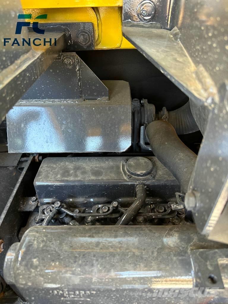 Komatsu PC 56-7 حفارات زحافة