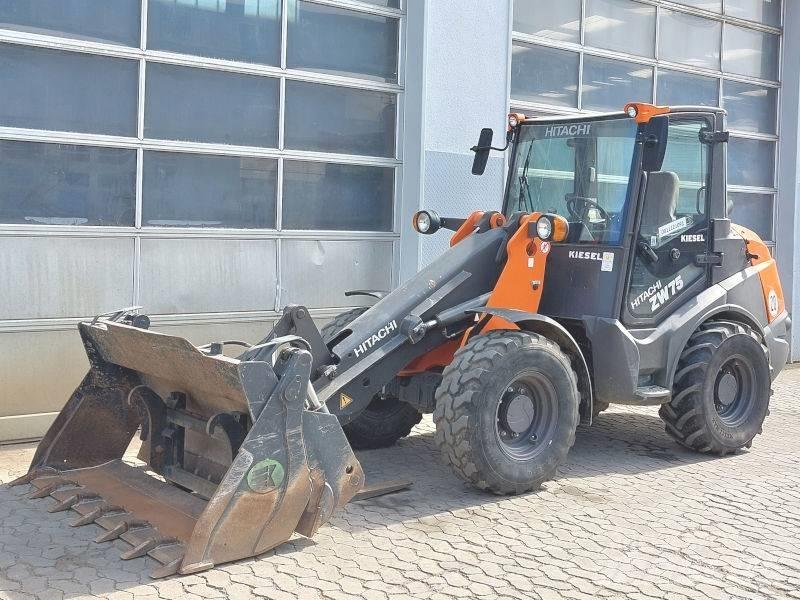 Hitachi ZW 75-6 لوادر انزلاقية التوجيه