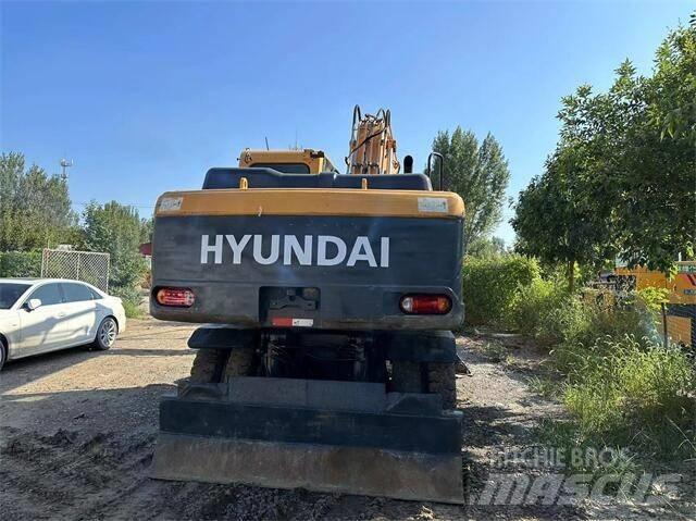Hyundai 210W حفارات بعجل