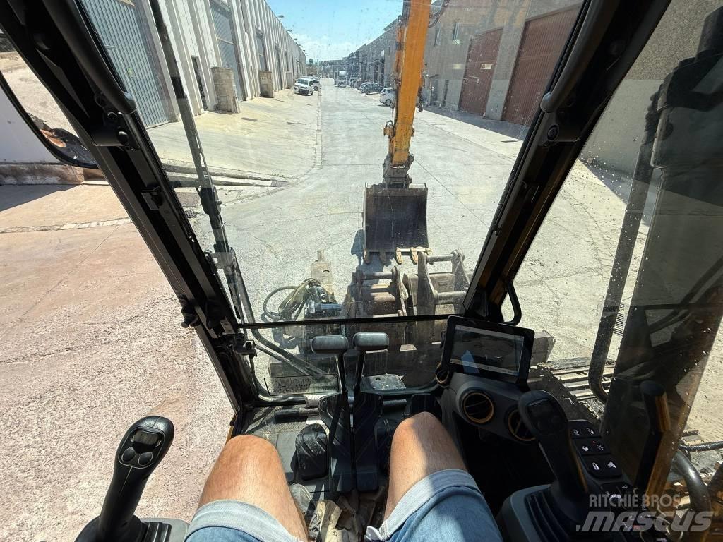 JCB 131 X LCD حفارات زحافة