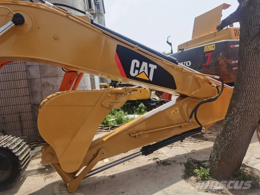 CAT 320 D حفارات زحافة