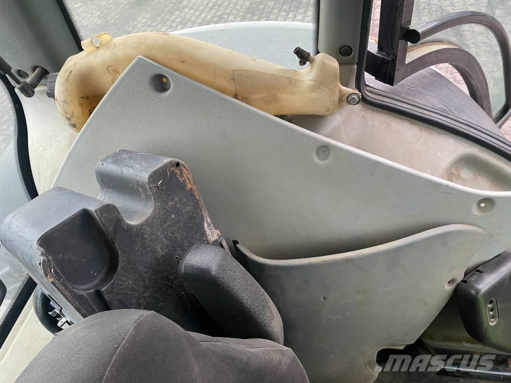 Valtra T 161 الجرارات