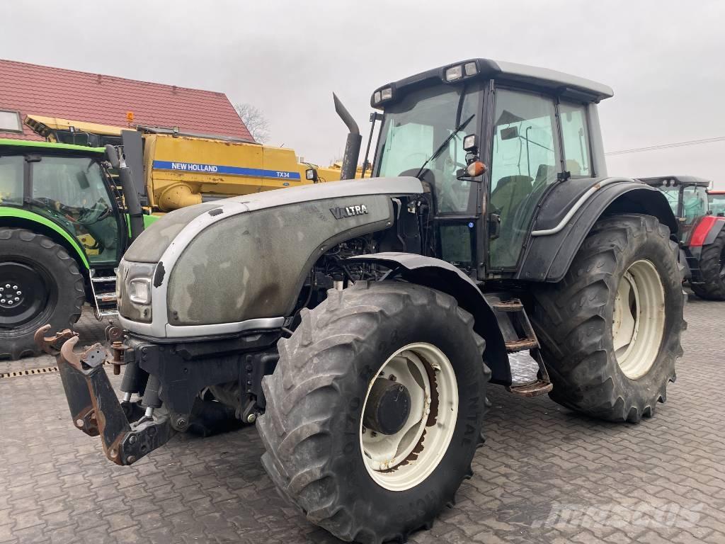 Valtra T 161 الجرارات