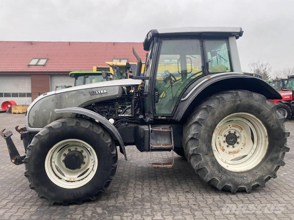 Valtra T 161 الجرارات
