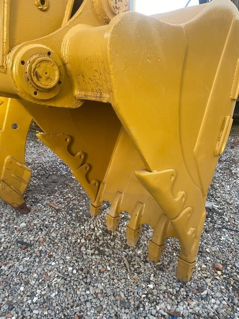 CAT 320 C L حفارات زحافة