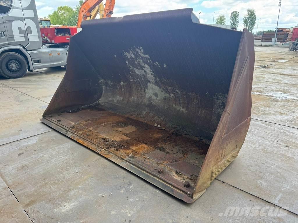 Volvo 4.2 m3 دلاء