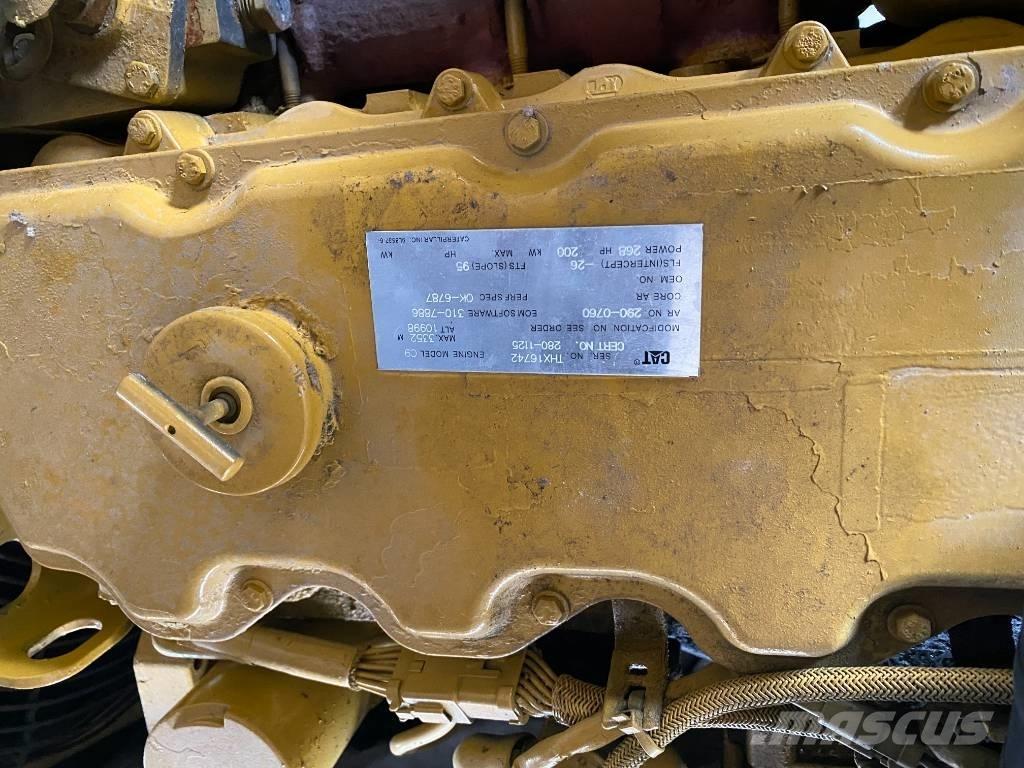 CAT 330 D حفارات زحافة