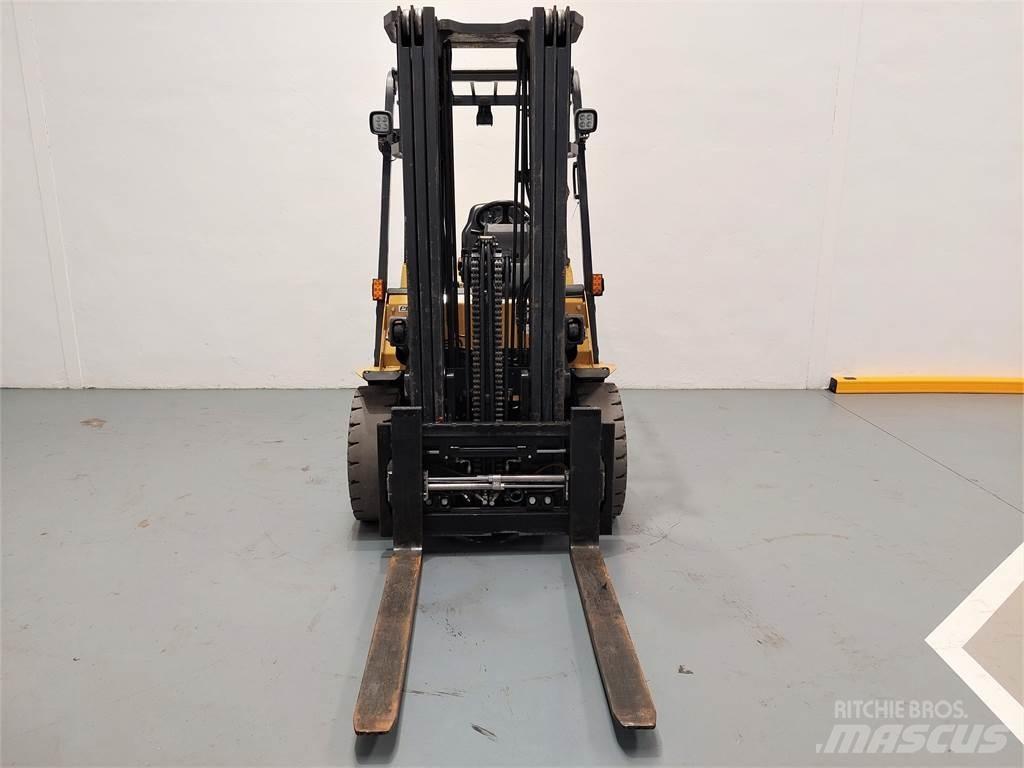 CAT DP35NTD شاحنات الديزل