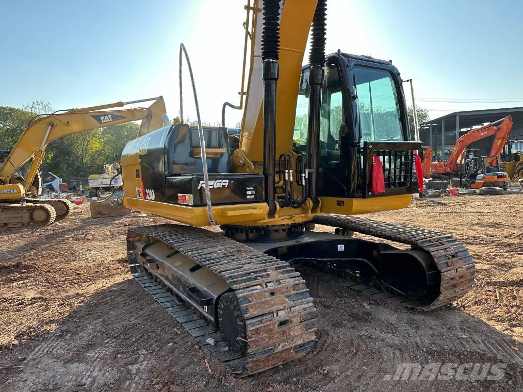 CAT 320 D L حفارات زحافة