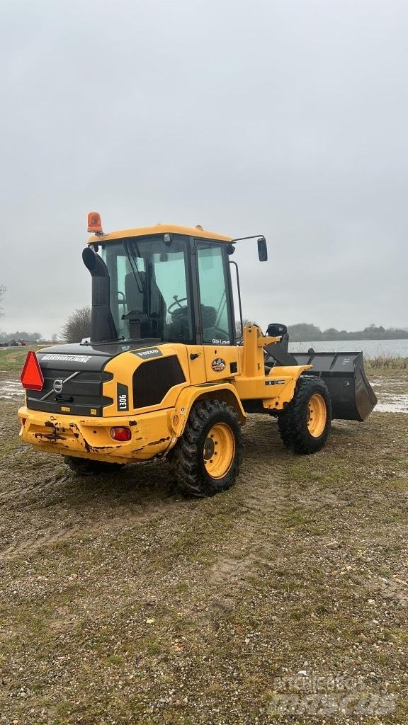 Volvo L 30 G لوادر بعجل