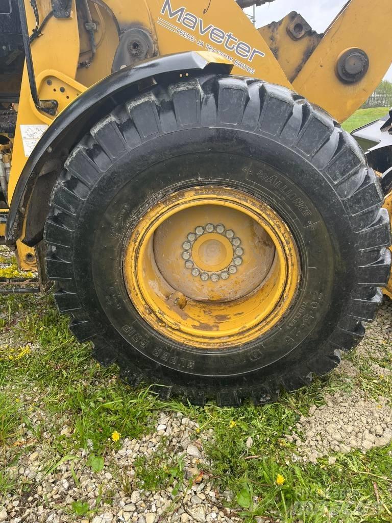 CAT 926M لوادر بعجل