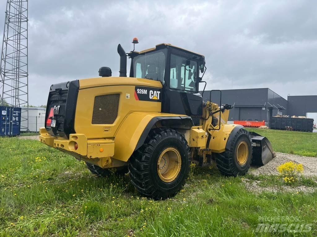 CAT 926M لوادر بعجل