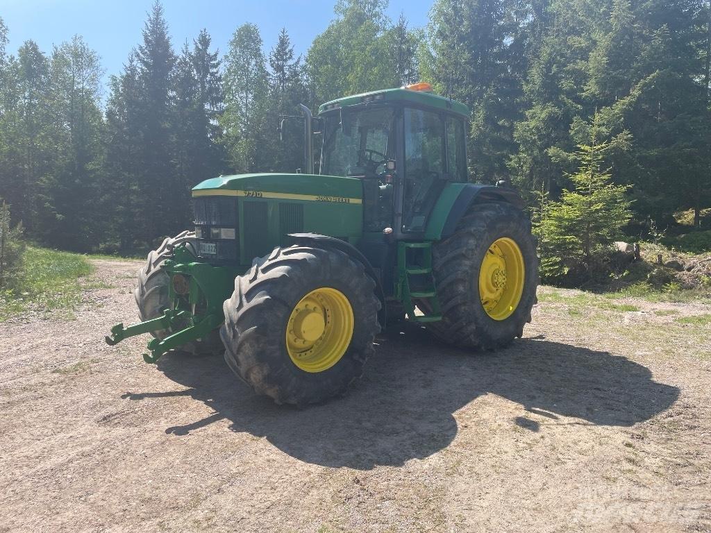 John Deere 7710 الجرارات