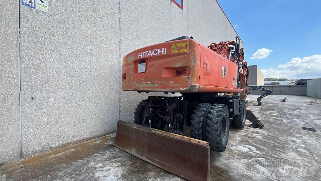 Hitachi ZX 210 W حفارات بعجل