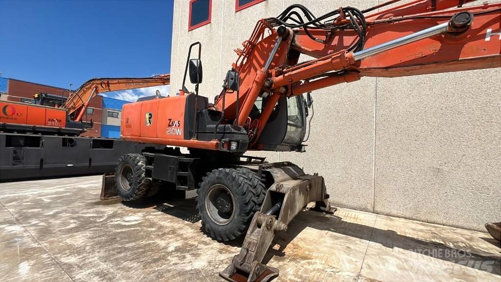 Hitachi ZX 210 W حفارات بعجل