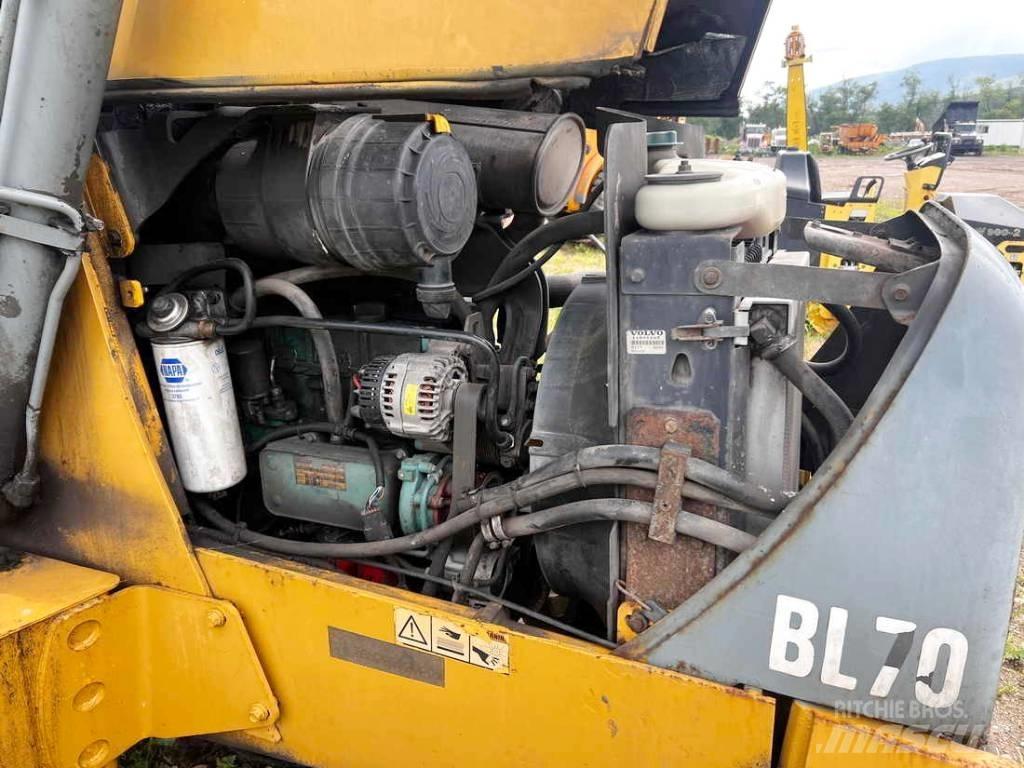 Volvo BL 70 لوادر ذات جرافات عكسية