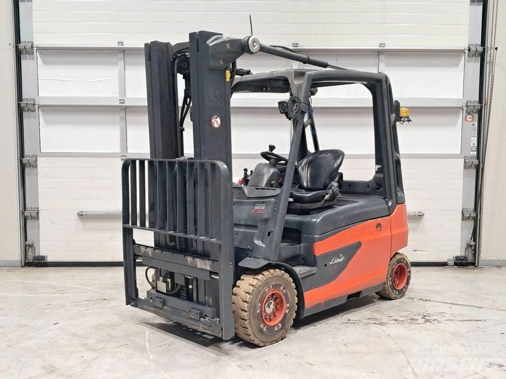 Linde E30L-01 شاحنات ذات رافعات شوكية تعمل بالكهرباء