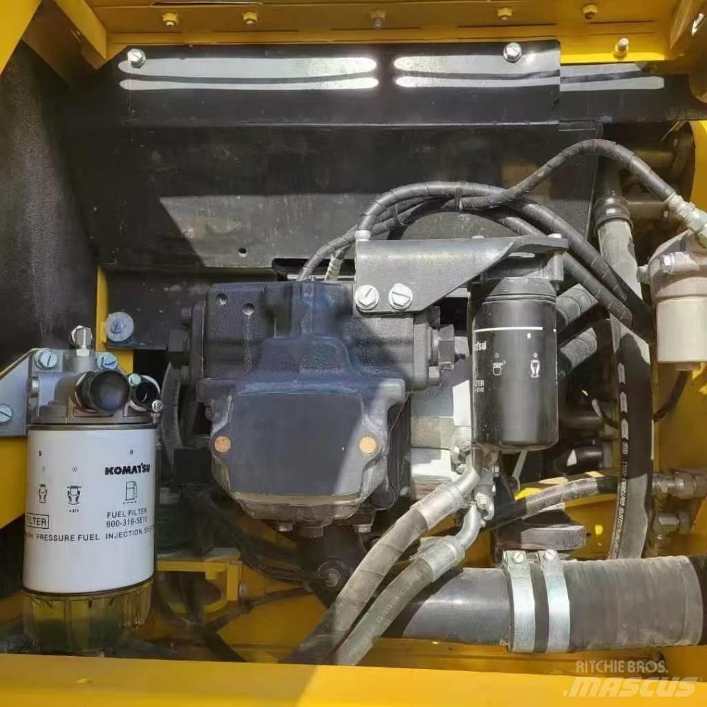 Komatsu 240LC-8 حفارات زحافة