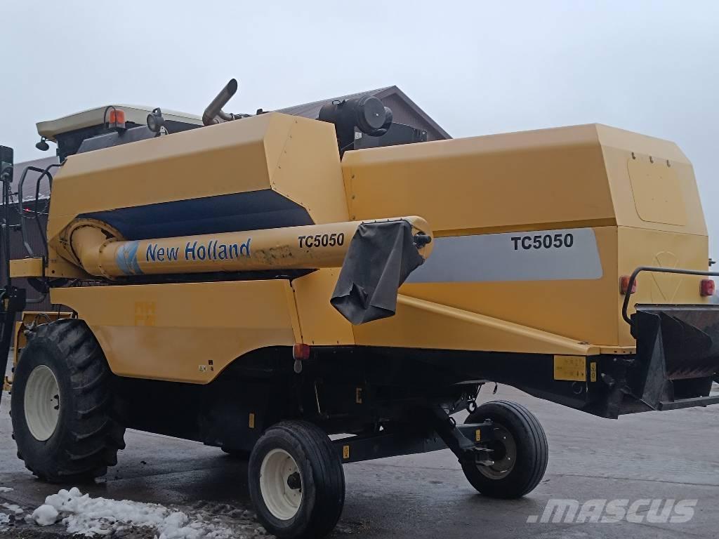 New Holland TC 5050 حصادات