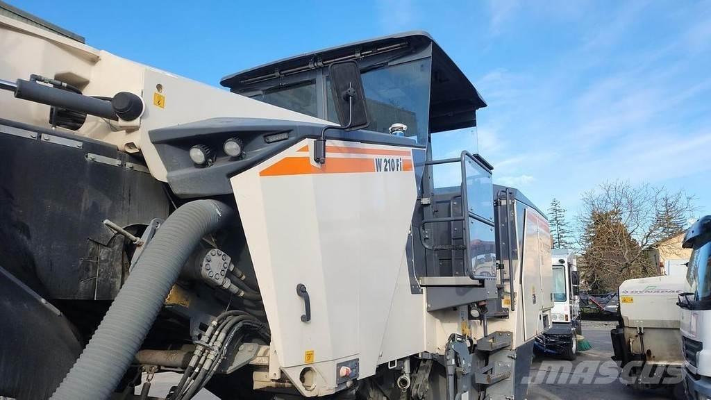 Wirtgen W210 FI ماكينات الحصاة والخرسانة
