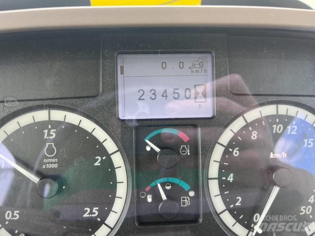 John Deere 6115 M الجرارات