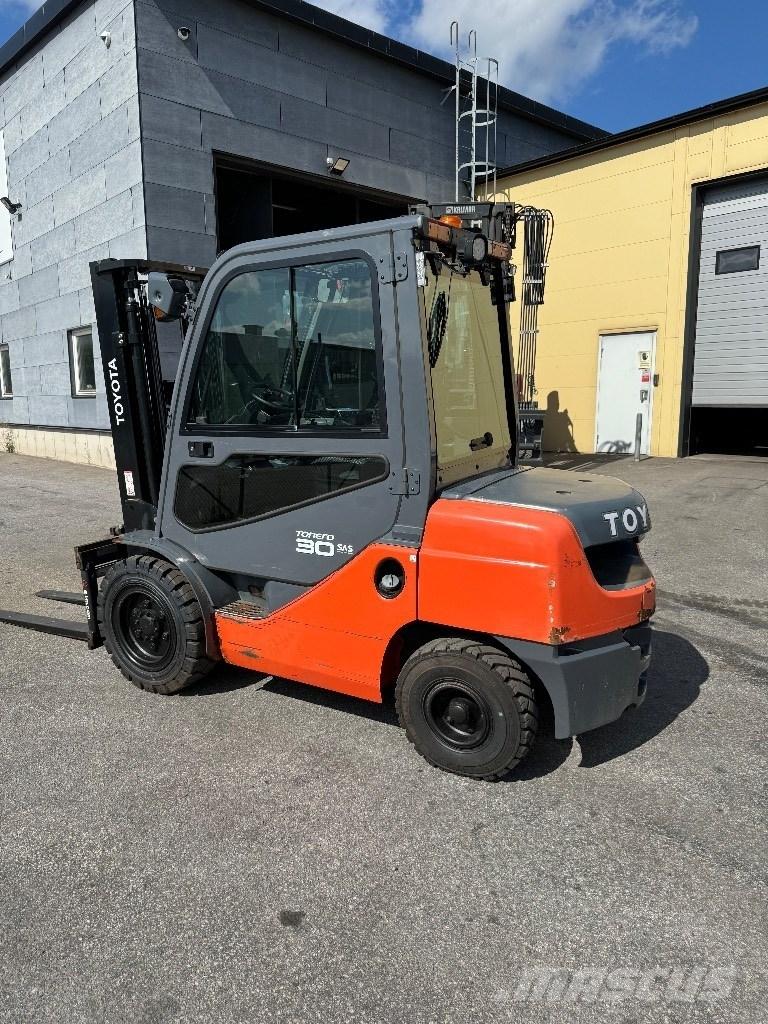 Toyota 02-8FDF30 شاحنات الديزل