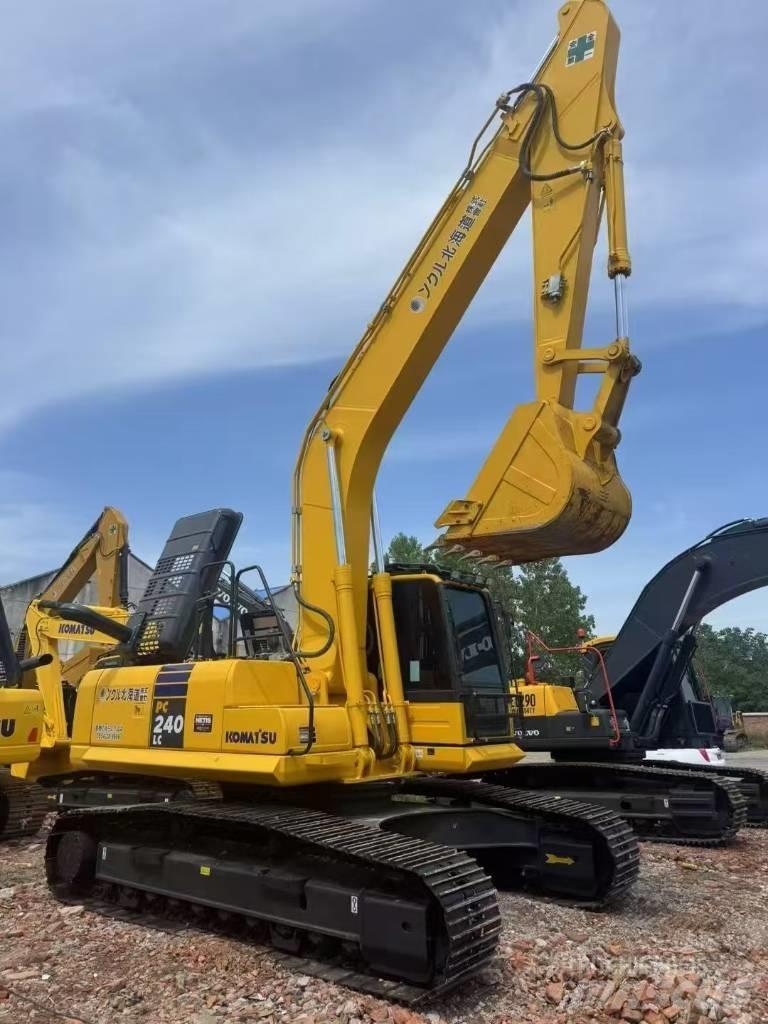 Komatsu 240LC-8 حفارات زحافة